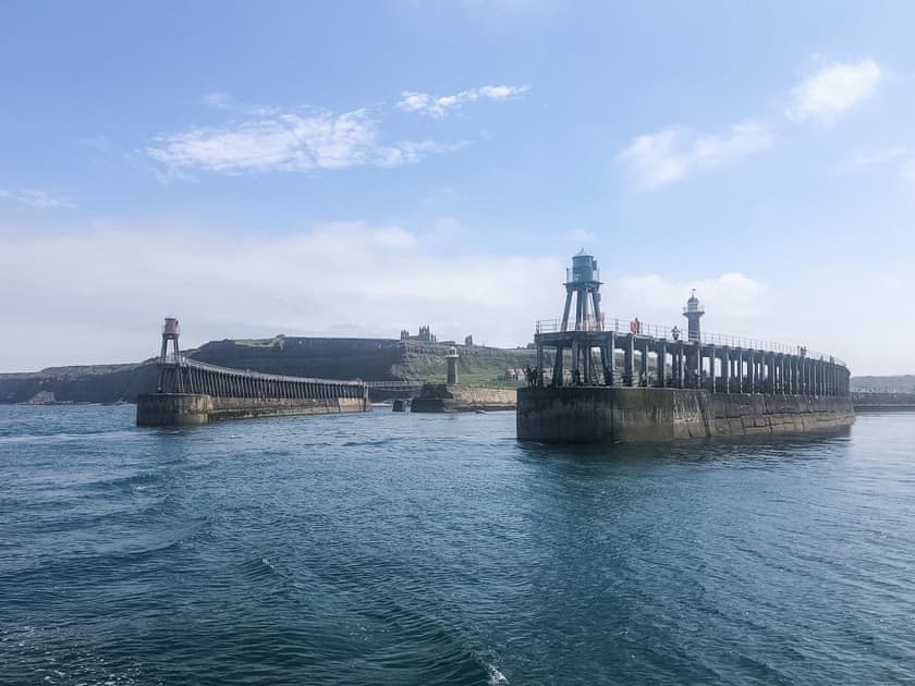 Whitby pier | River Side, Whitby