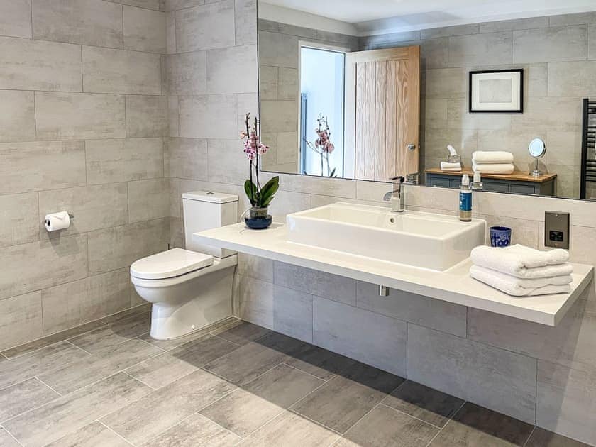 Shower room | The Hen House, Goodwood