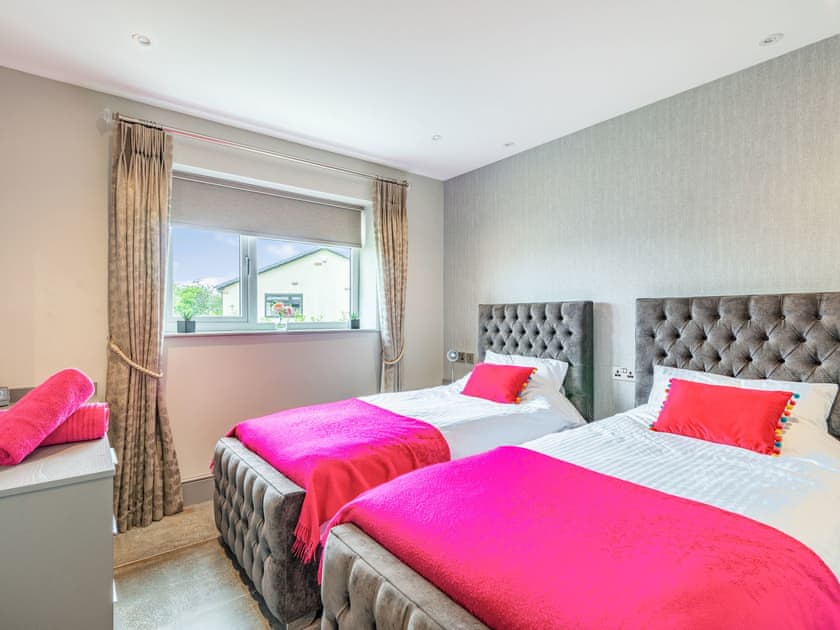 Twin bedroom | Mya Cottage - Shreyas Cottages, Clayton Le Dale