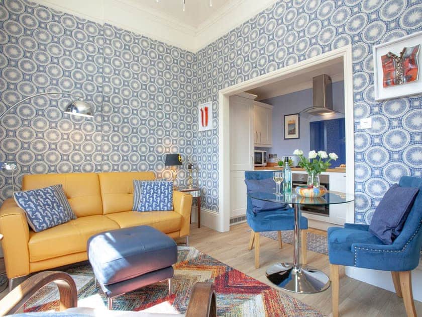 Living area | Apartment 4 - Muntham Holiday Apartments, Torquay