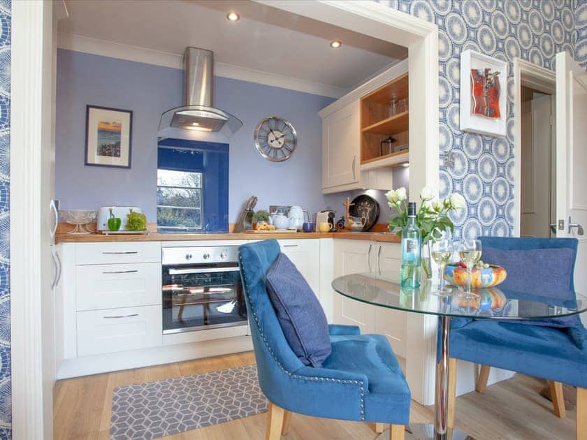 Dining Area | Apartment 4 - Muntham Holiday Apartments, Torquay