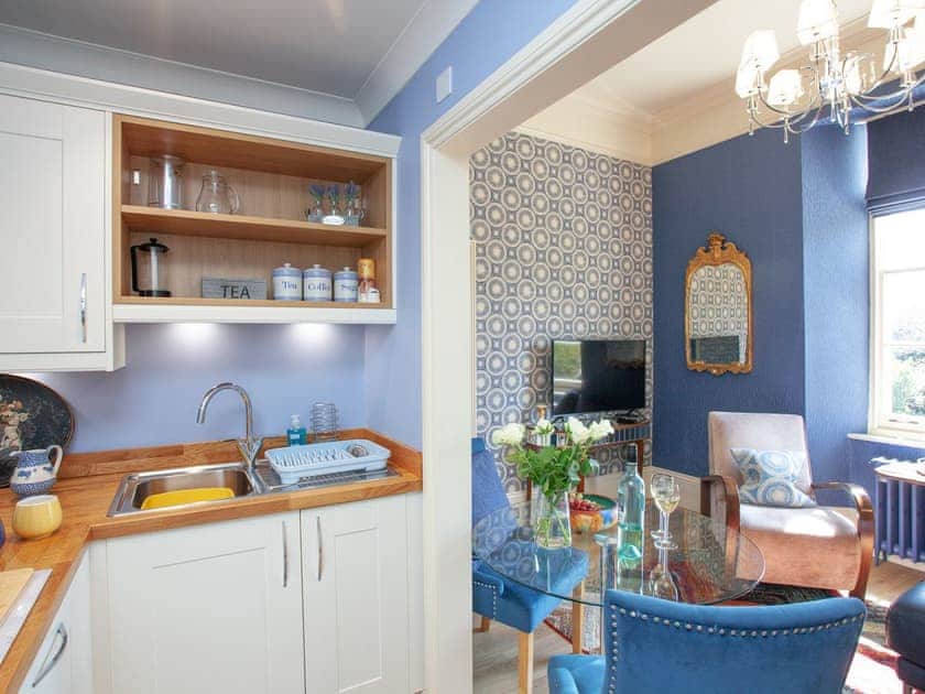 Open plan living space | Apartment 4 - Muntham Holiday Apartments, Torquay
