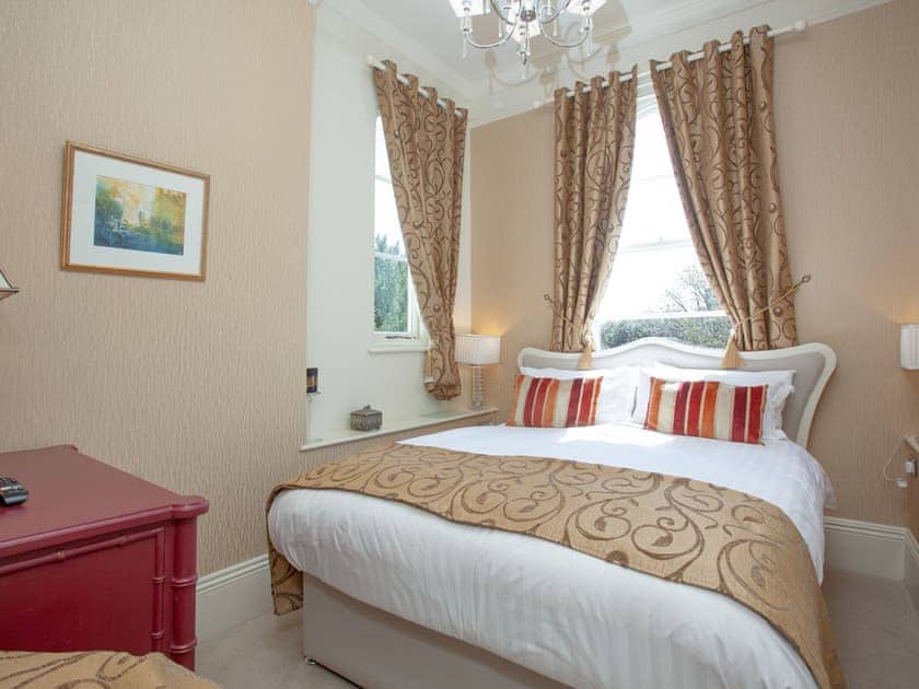 Double bedroom | Apartment 4 - Muntham Holiday Apartments, Torquay