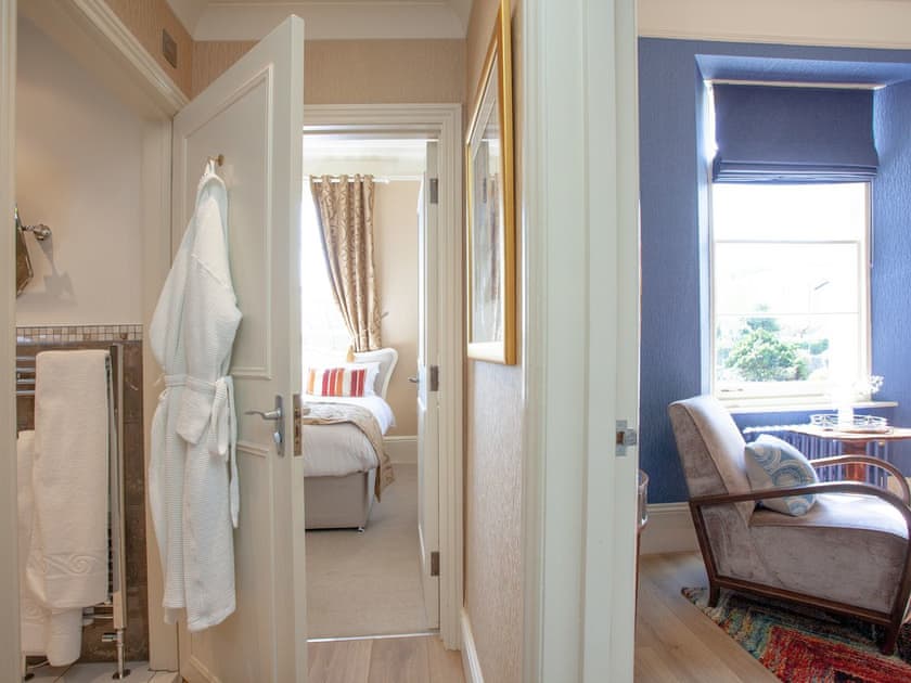 Shower room | Apartment 4 - Muntham Holiday Apartments, Torquay
