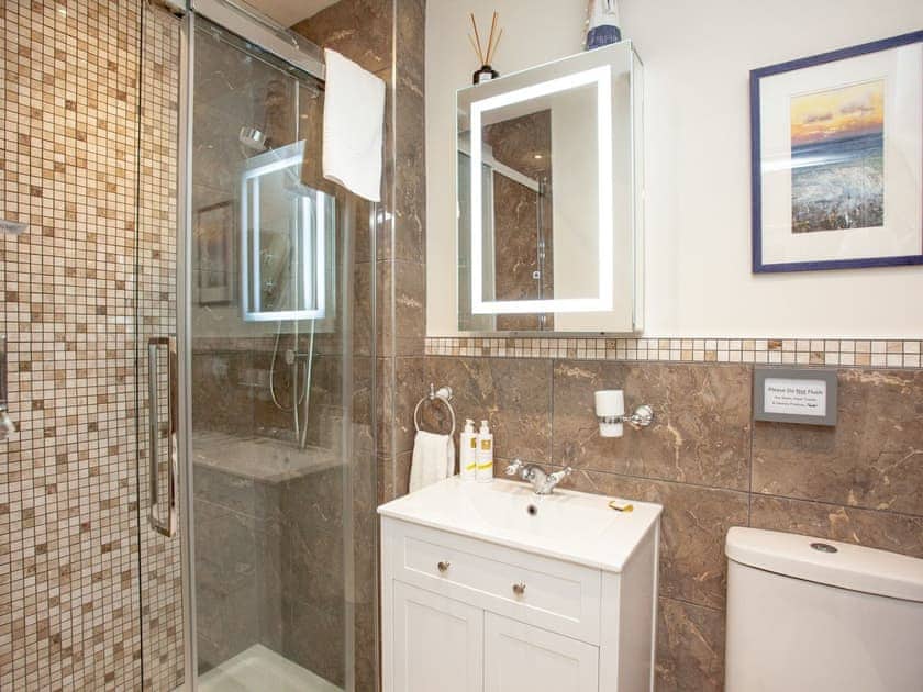 Shower room | Apartment 4 - Muntham Holiday Apartments, Torquay