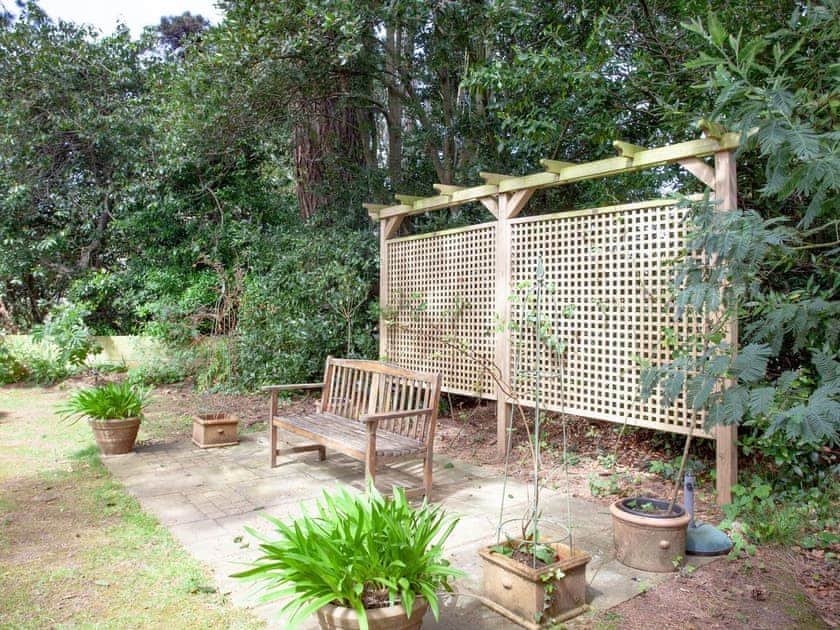 Outdoor area | Apartment 4 - Muntham Holiday Apartments, Torquay