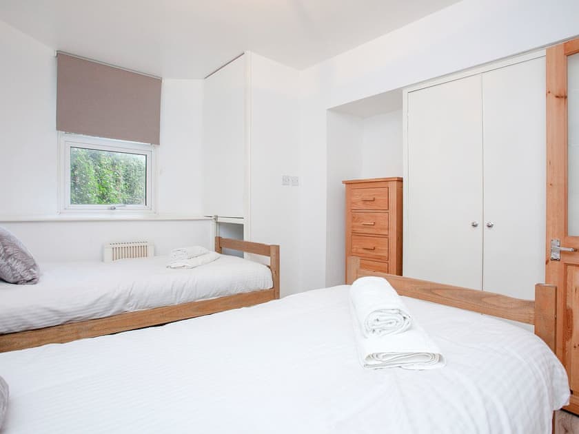 Twin bedroom | Lower Stables Apartment - Meadfoot Bay, South Devon
