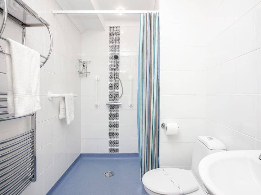 Shower room | Lower Stables Apartment - Meadfoot Bay, South Devon