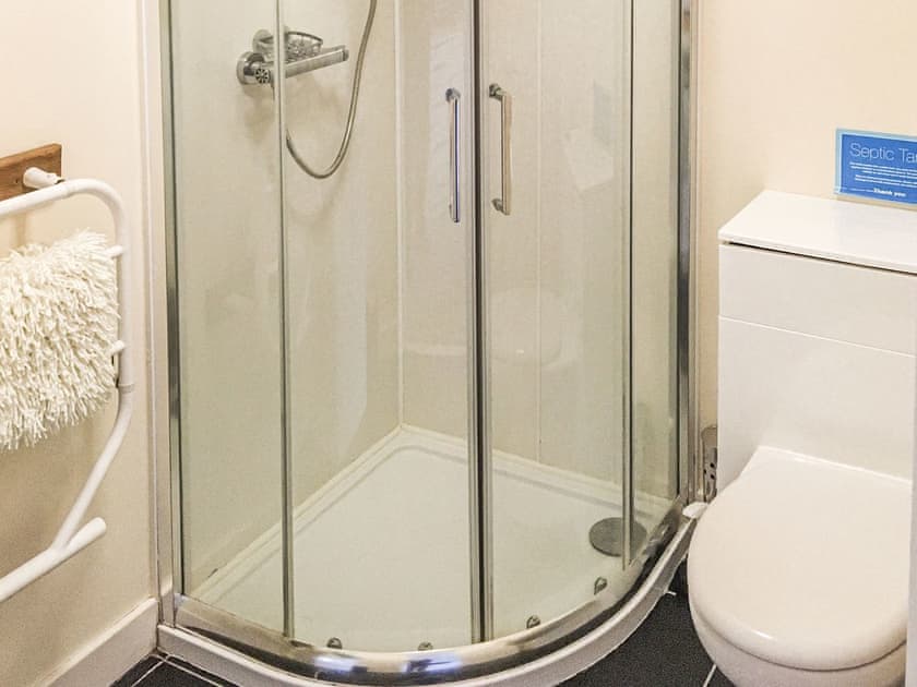 Shower room | Mountain Thyme Lodge - , Letterfinlay, near Spean Bridge