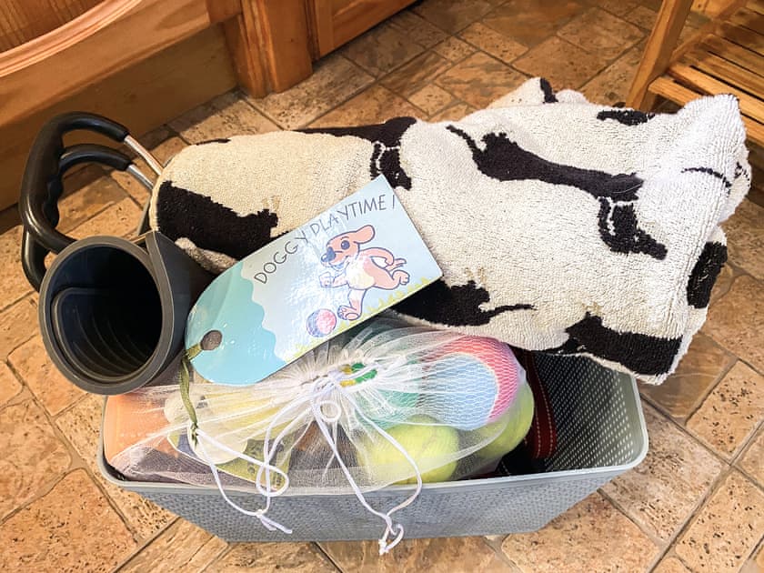 Not forgetting the dogs, plenty of toys, dishes, leads, in case you’ve forgotten anything. Also their own towels for wet paws Even Doggy paddling pool for summer fun! | Riverside Cottage, Drumnadrochit, near Loch Ness
