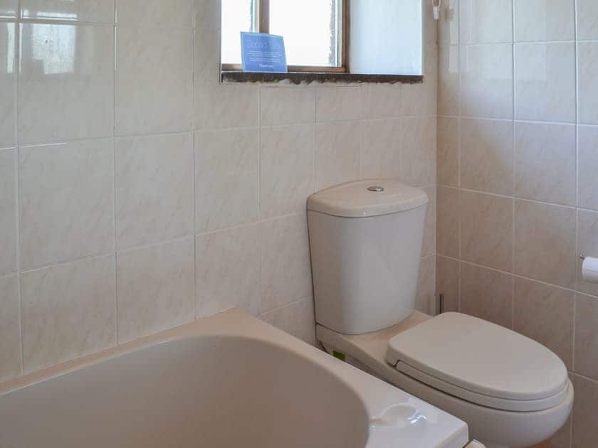 Bathroom | Mulberry Cottage - Brian’s Barns, Skerne, near Driffield