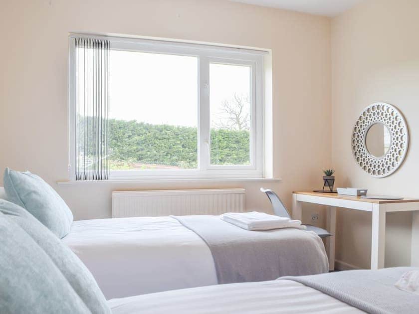 Twin bedroom | Princes Gate Cottage, Princes Gate