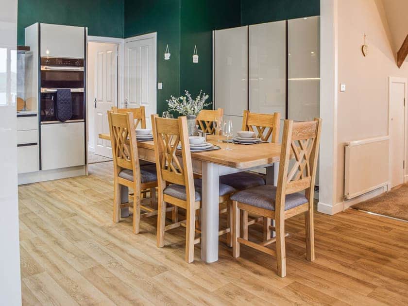 Dining Area | Gleaner Lea Apartment, Campbeltown