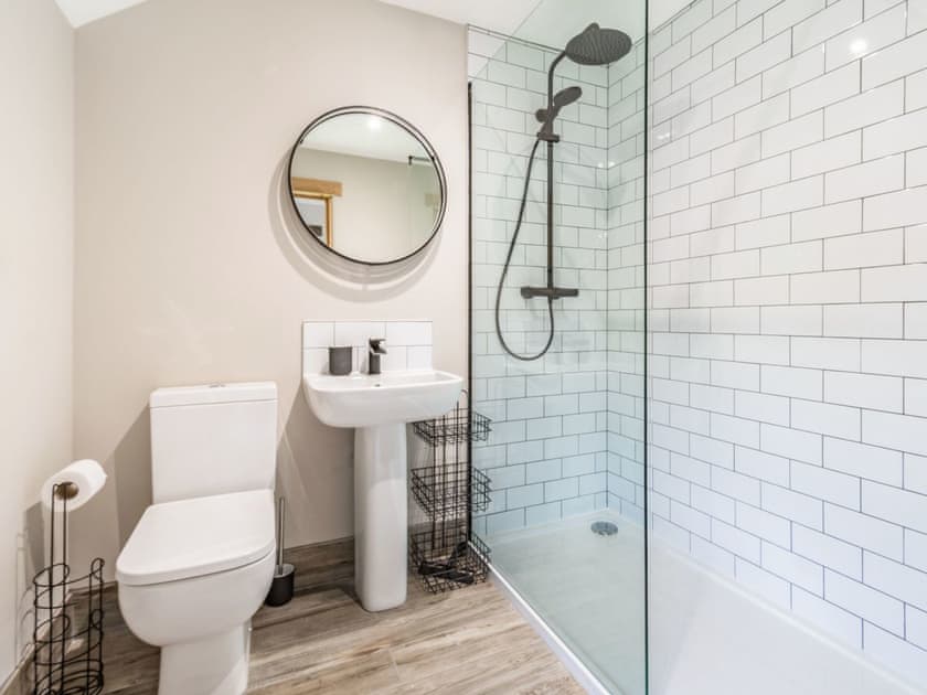 En-suite | Reed Cottage - Manor Farm Cottages, Flixton, near Filey