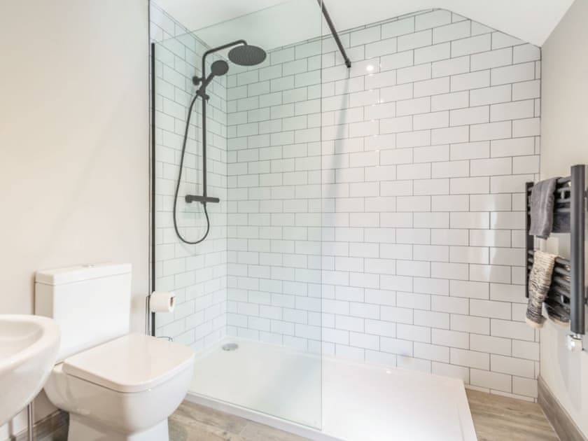 Shower room | Reed Cottage - Manor Farm Cottages, Flixton, near Filey