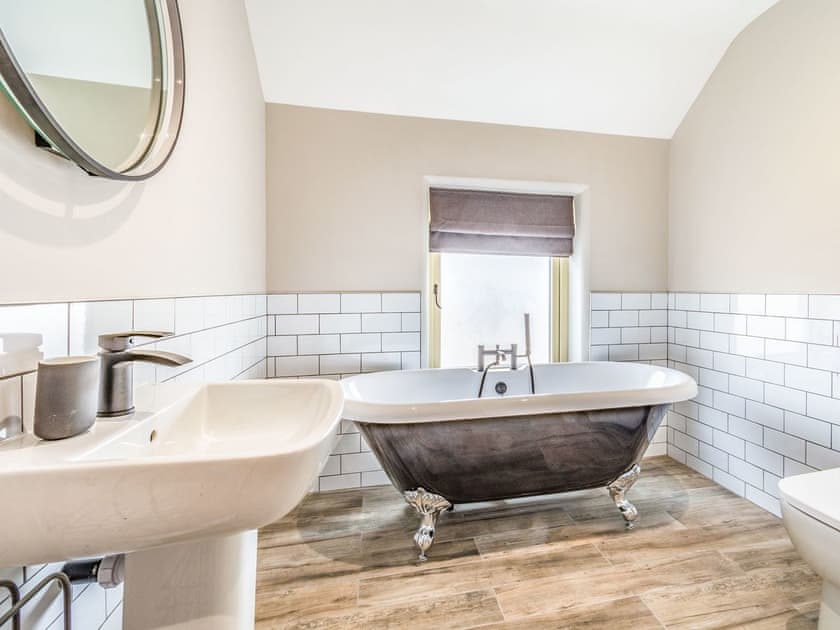 Bathroom | Reed Cottage - Manor Farm Cottages, Flixton, near Filey