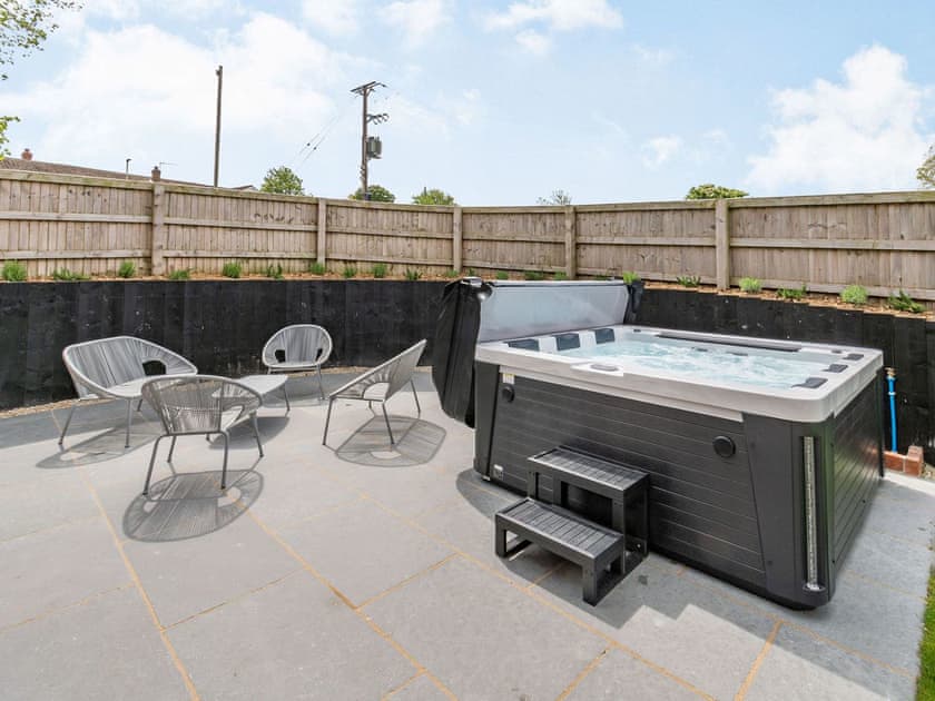 Hot tub | Reed Cottage - Manor Farm Cottages, Flixton, near Filey