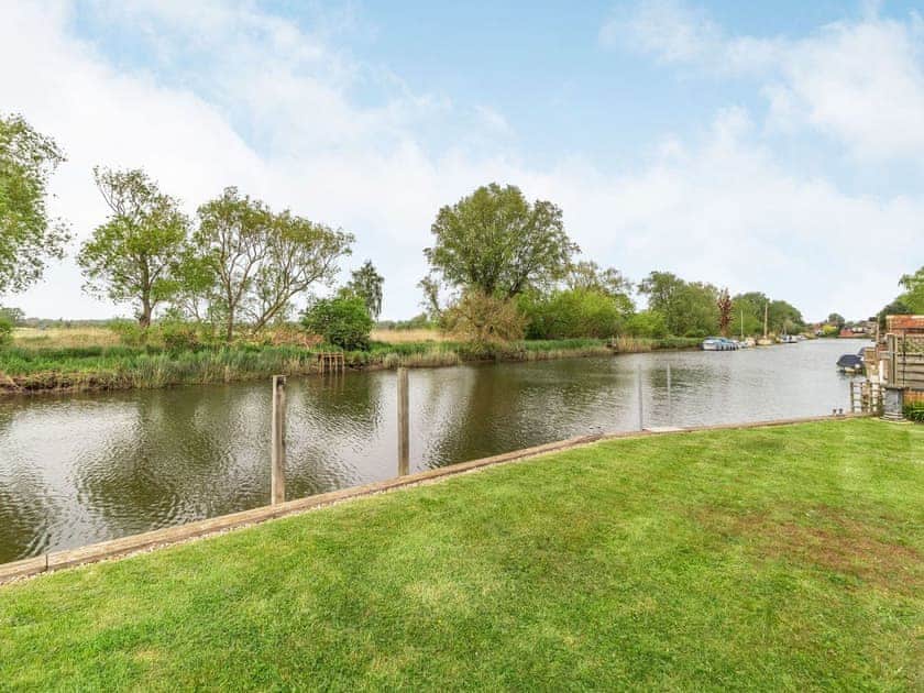 Setting | Riversdelle, Beccles