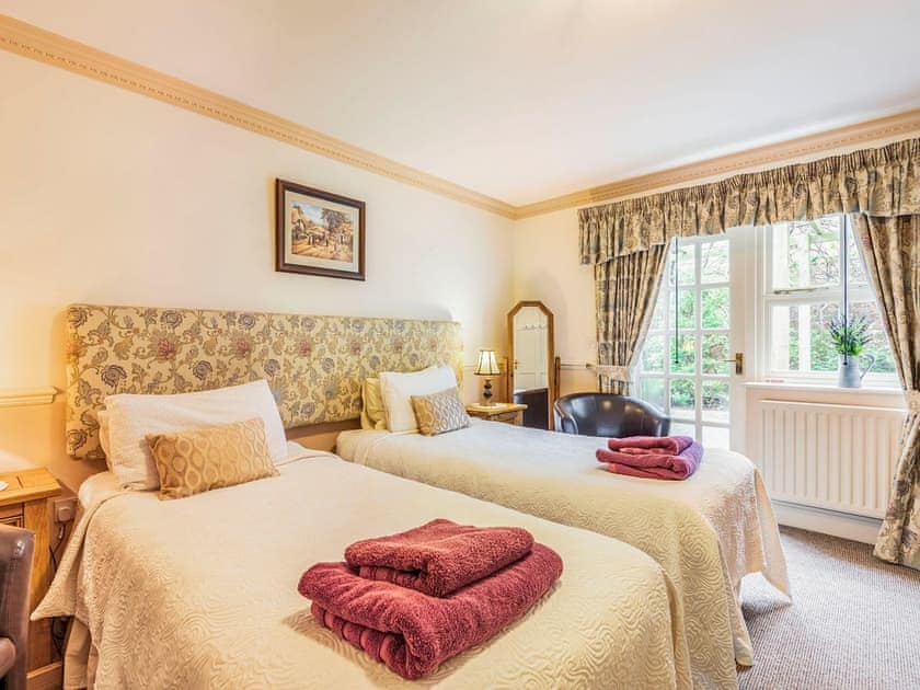 Twin bedroom | Edderton Hall Country House, Welshpool