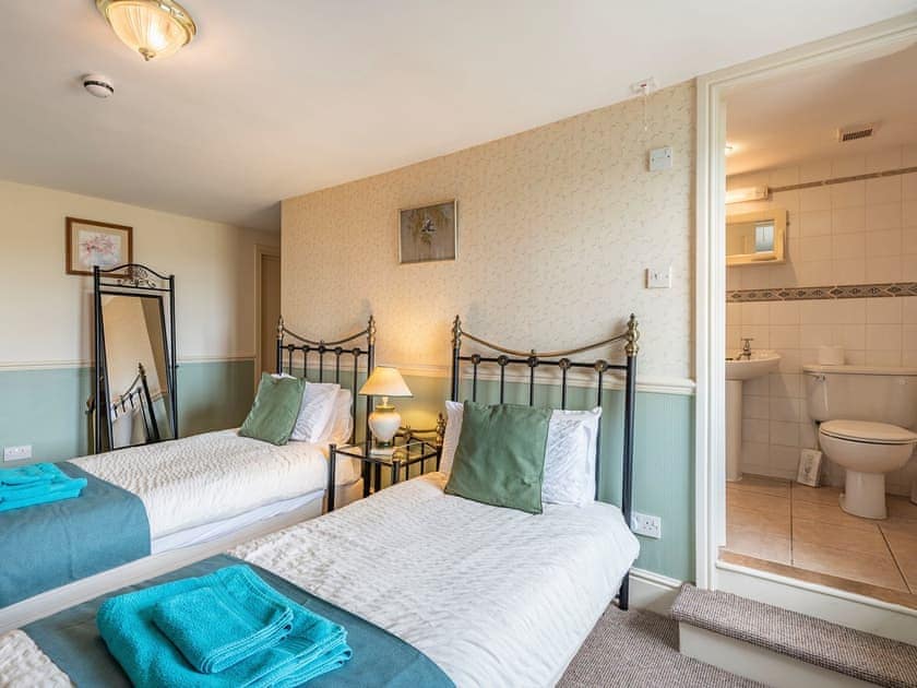 Twin bedroom | Edderton Hall Country House, Welshpool