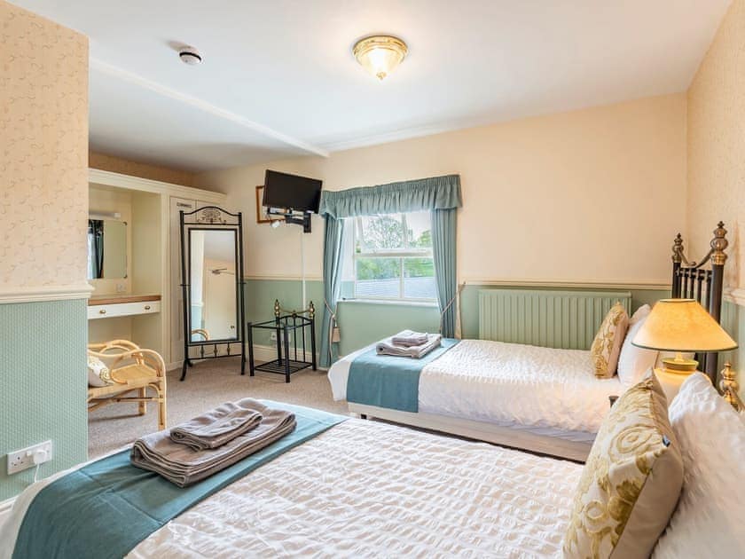 Twin bedroom | Edderton Hall Country House, Welshpool