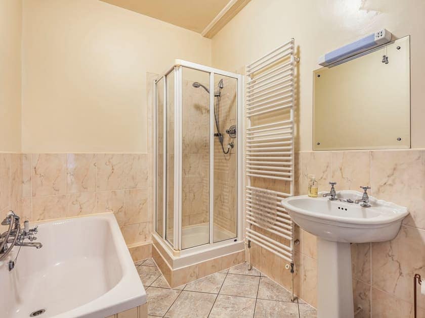 Bathroom | Edderton Hall Country House, Welshpool