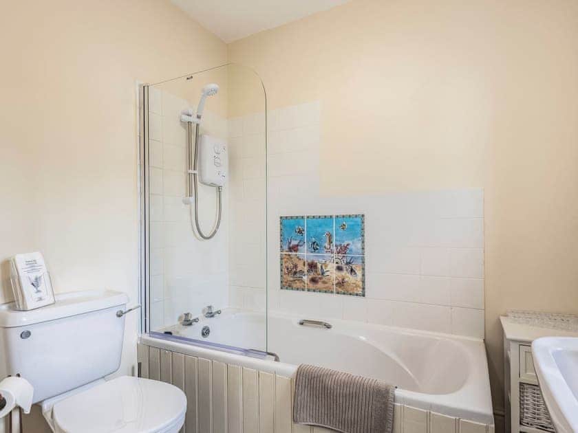 Bathroom | Edderton Hall Country House, Welshpool