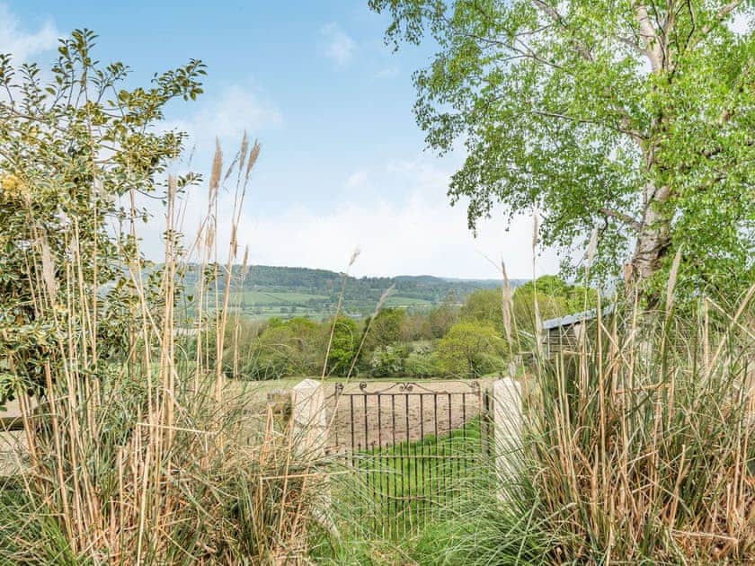 Garden and grounds | Edderton Hall Country House, Welshpool