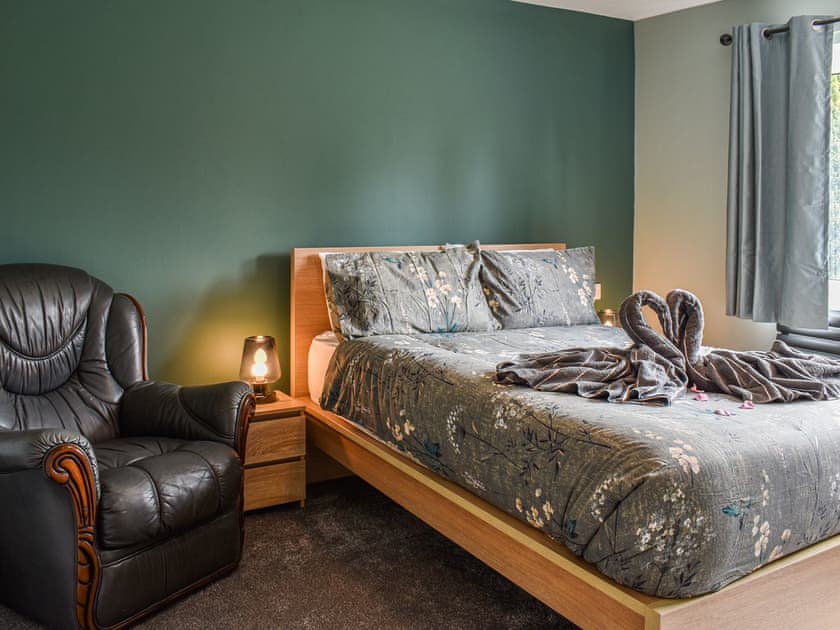 Double bedroom | Saville, Llanfaes