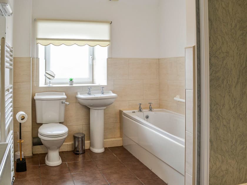 Bathroom | Auld Dairy Cottage, Stranraer