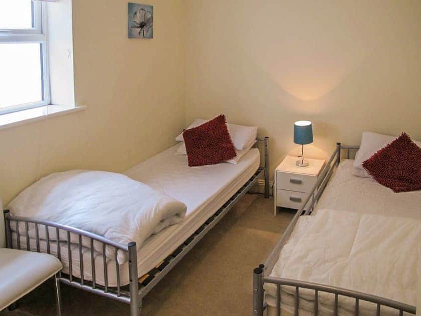 Twin bedroom | Seabreeze, Bournemouth