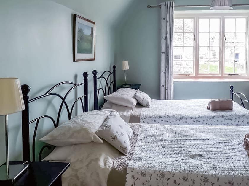 Twin bedroom | Moorhouse Farm Cottage, Hovingham, near York