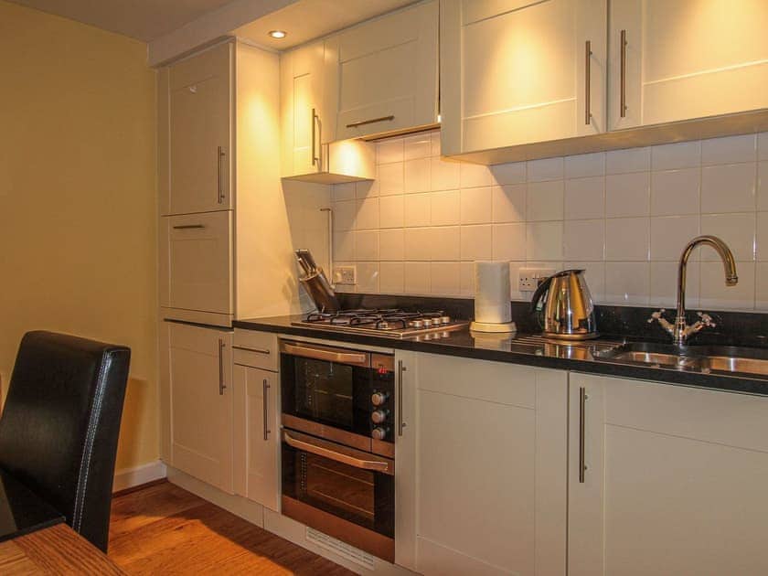 Kitchen | Raven Wing 1 - Ã€ite BrÄ“agha - Highland Club, Fort Augustus