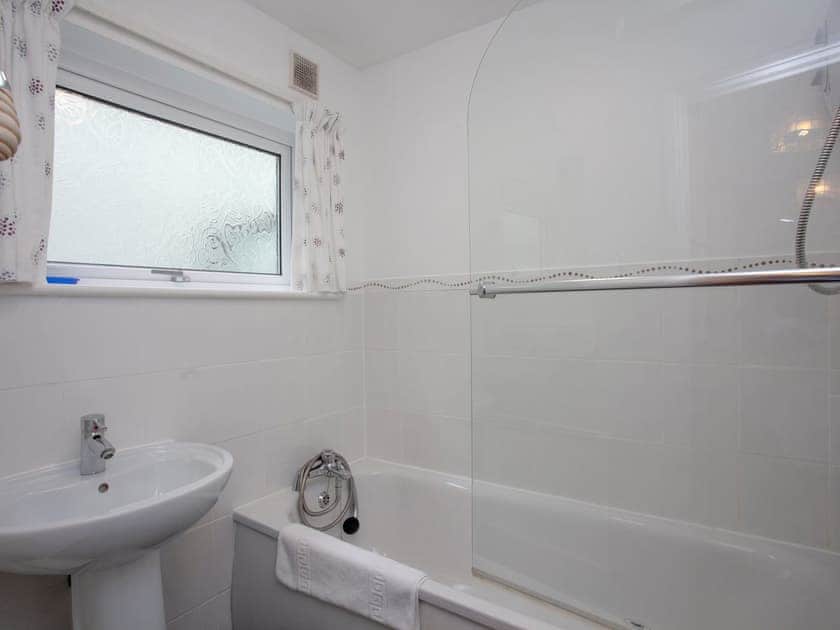 Bathroom | Devon Court 2, Salcombe