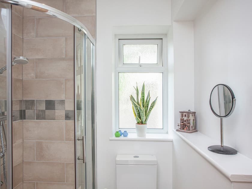 Bathroom | Driftwood Cottage, Brixham