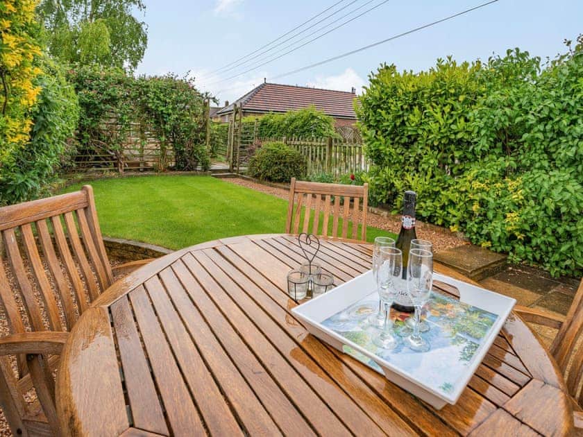 Sitting-out-area | Stonegarth, Snitterby
