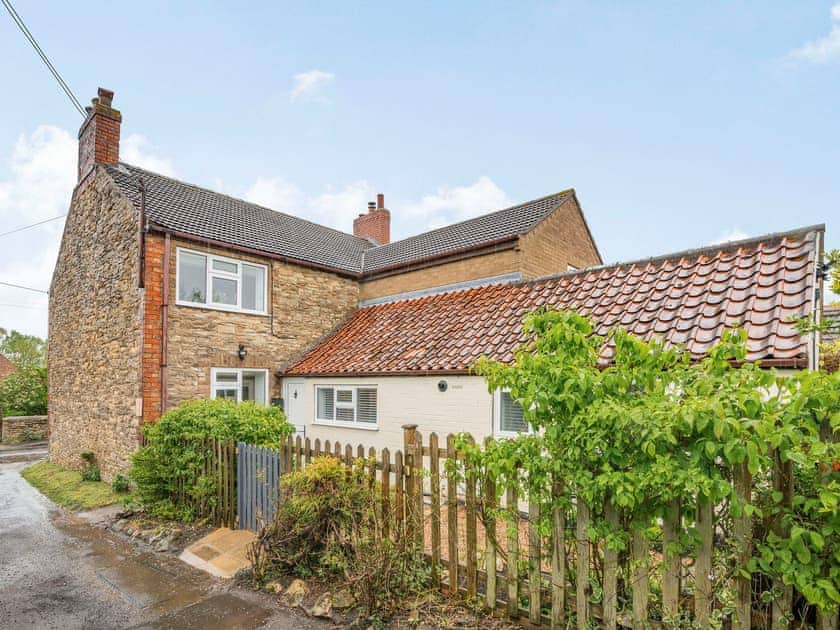 Exterior | Stonegarth, Snitterby