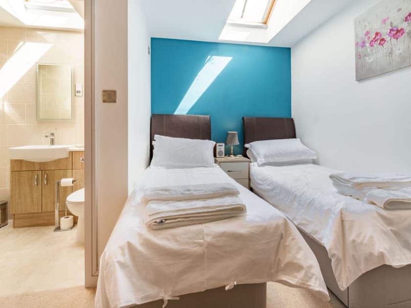 Twin bedroom | Cobble Cottage, Whitby