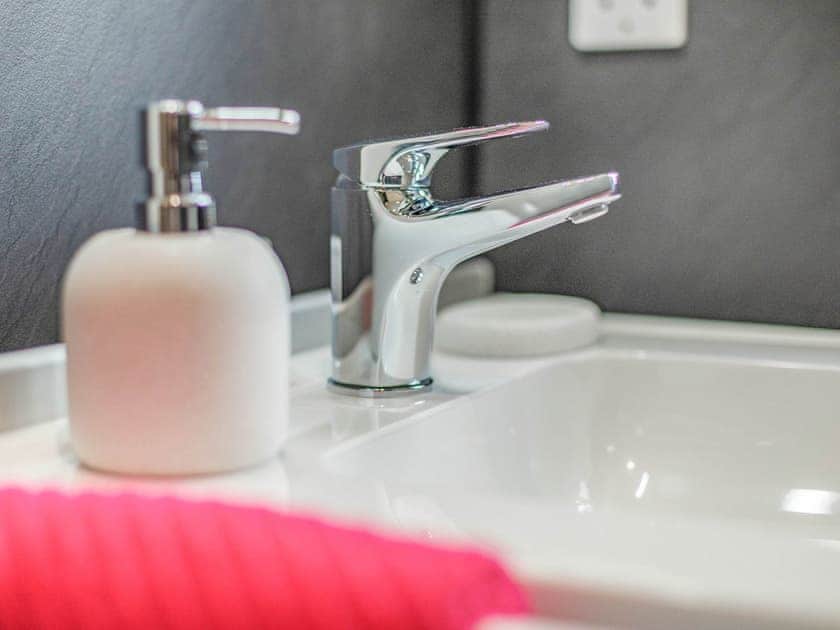 Shower room | The Tack Room - Castle Chase Cottages, Ayston, Nr Uppingham
