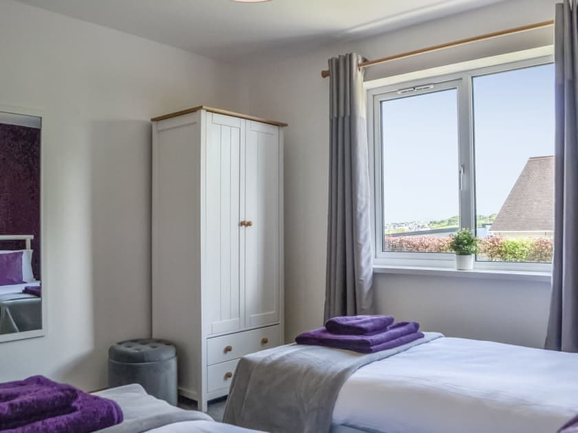 Twin bedroom | Pippin Howe, Seaton
