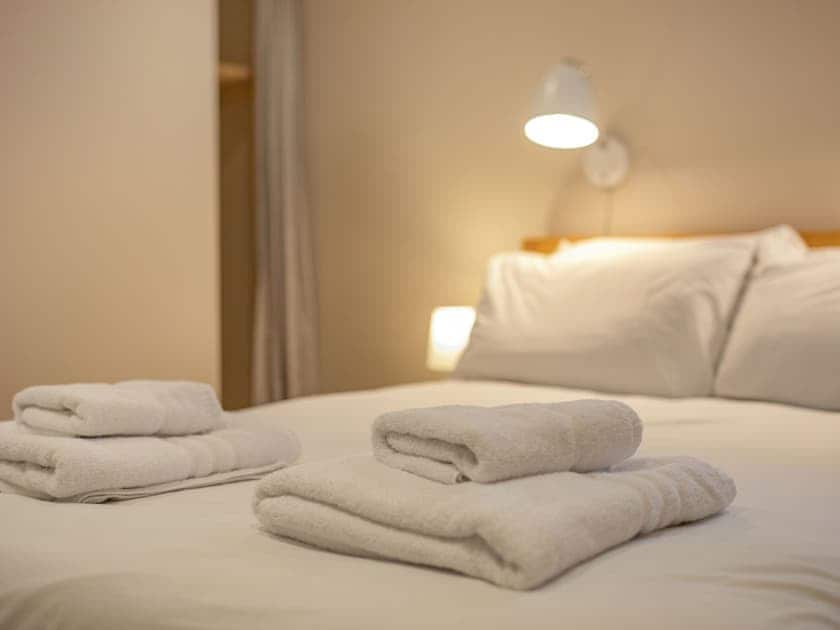 Master bedroom | Puffin, Portscatho