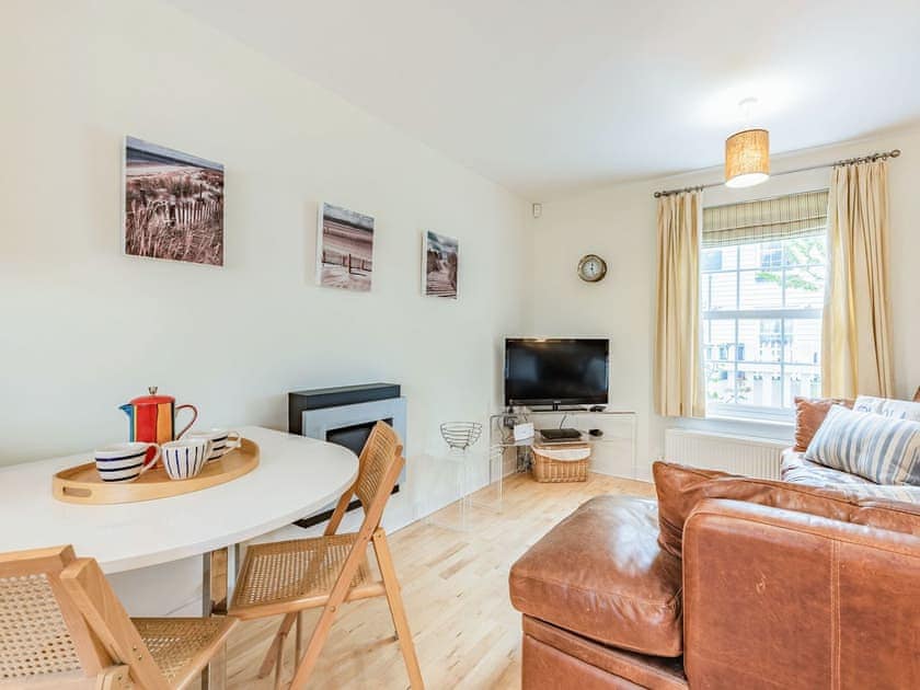 Living room/dining room | Saltmarsh Cottage, Camber