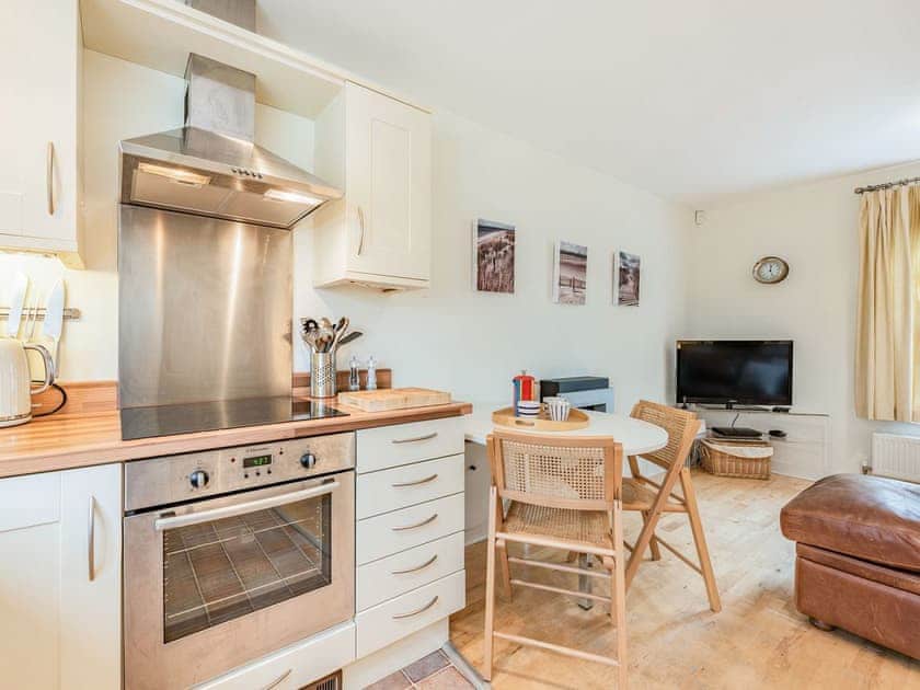 Open plan living space | Saltmarsh Cottage, Camber