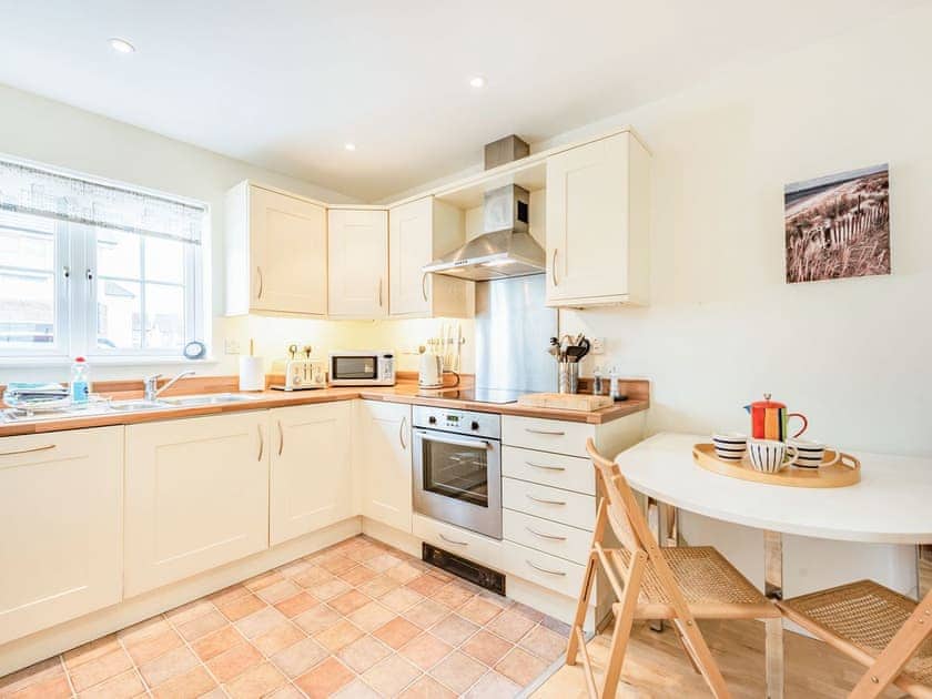 Kitchen/diner | Saltmarsh Cottage, Camber