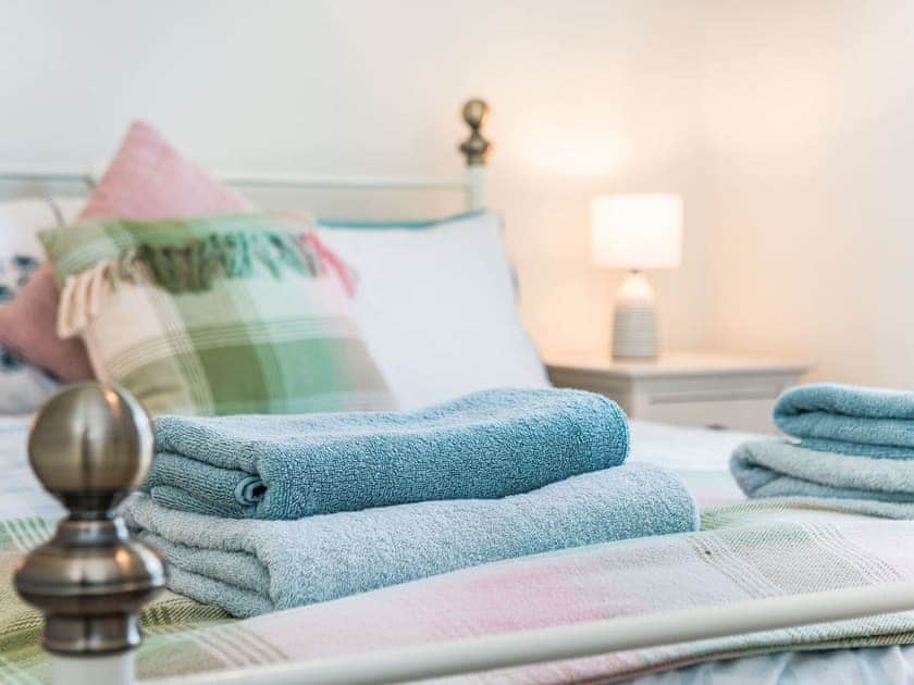 Double bedroom | Saltmarsh Cottage, Camber