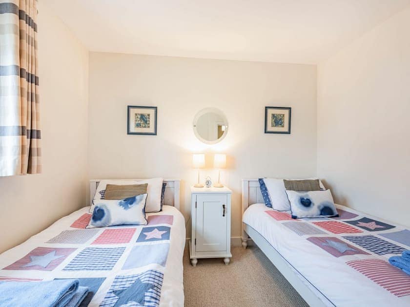Twin bedroom | Saltmarsh Cottage, Camber