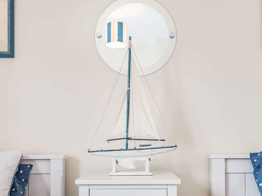 Twin bedroom | Saltmarsh Cottage, Camber