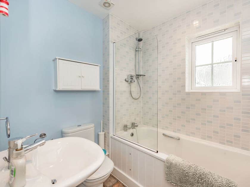 Bathroom | Saltmarsh Cottage, Camber