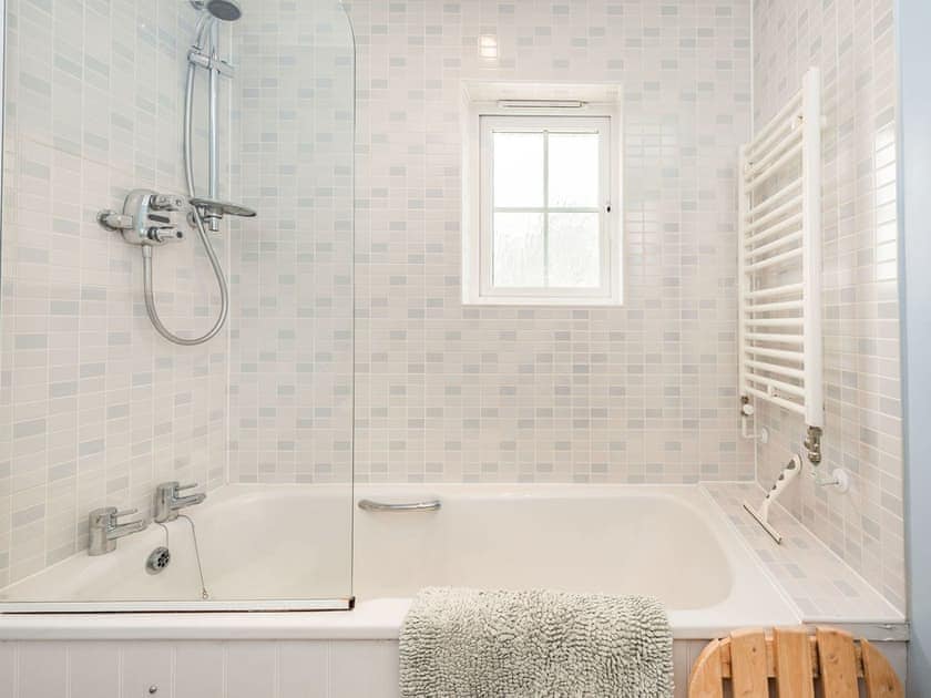 Bathroom | Saltmarsh Cottage, Camber