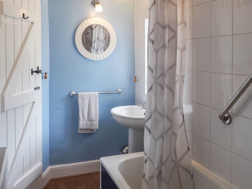 Bathroom | Meredith Cottage, Dolwyddelan, near Betws-y-Coed